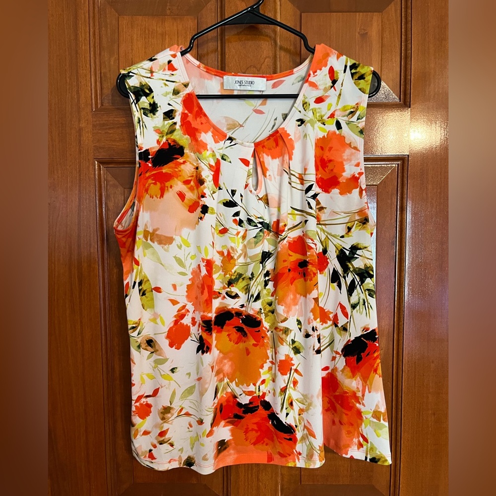Jones New York sleeveless Multicolored sleeveless blouse.